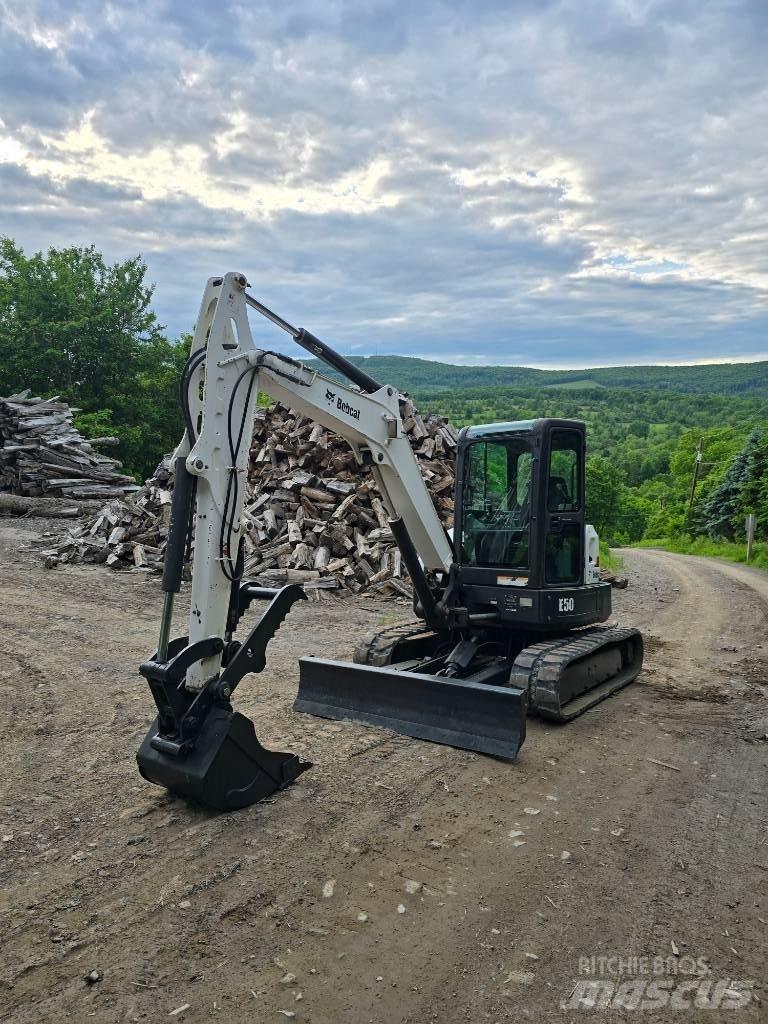 Bobcat E 50 ミニ油圧ショベル 7t以下（ミニユンボ・ミニディガー）