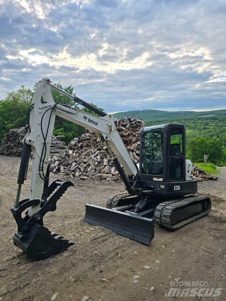 Bobcat E 50 ミニ油圧ショベル 7t以下（ミニユンボ・ミニディガー）