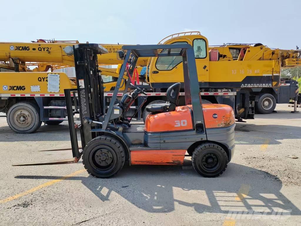 Toyota FD 30 ディーゼル・軽油