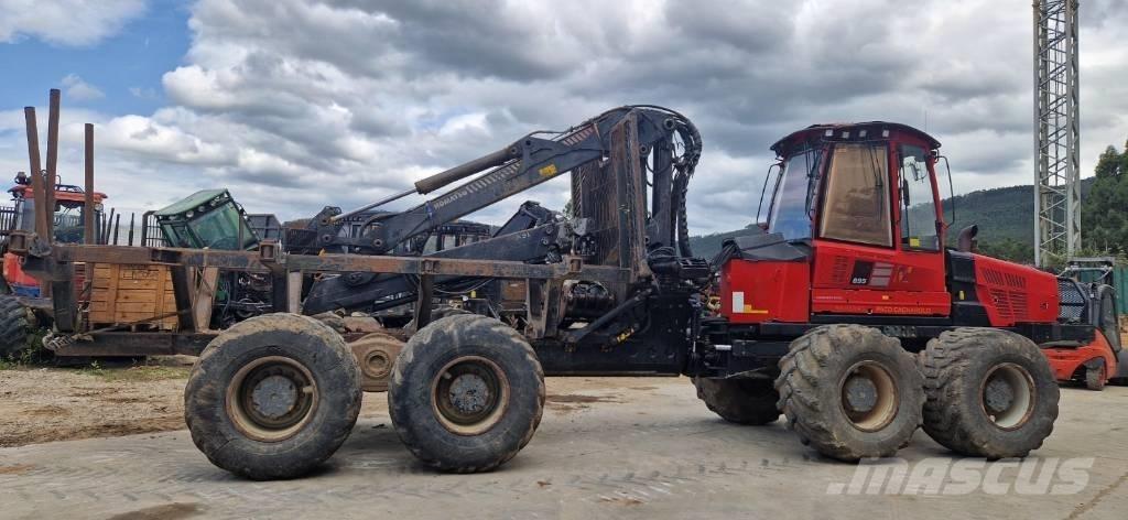 Komatsu 895 フォワーダー
