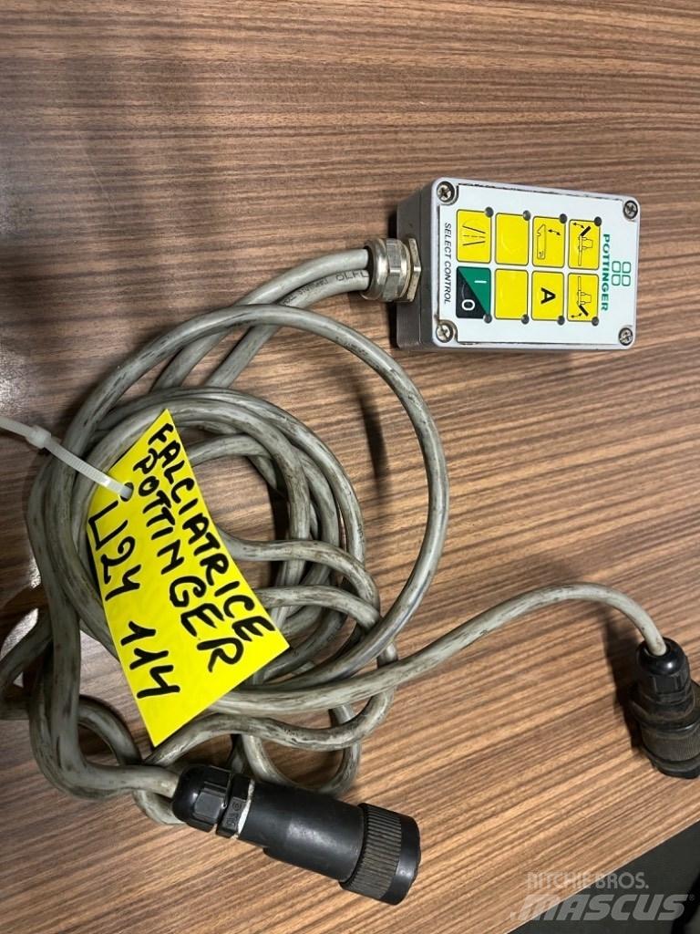 Pöttinger X8 RC モアーコンディショナー