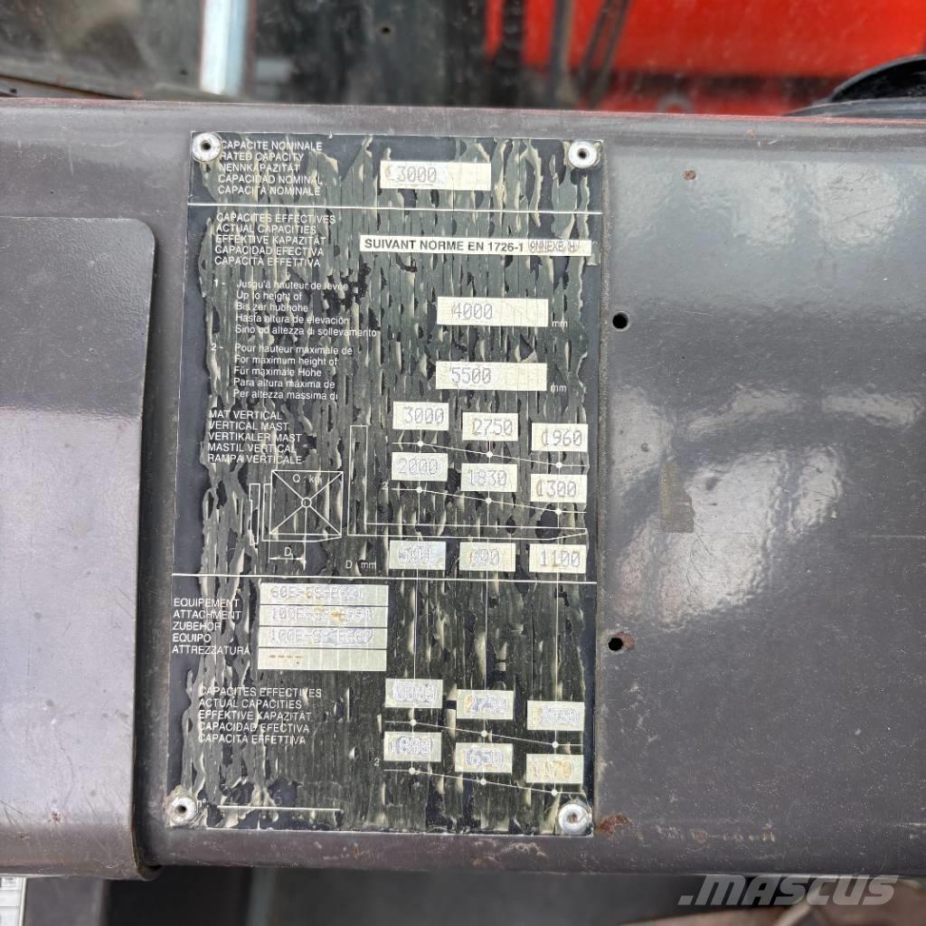 Manitou M 30.4 ラフターテレントラック
