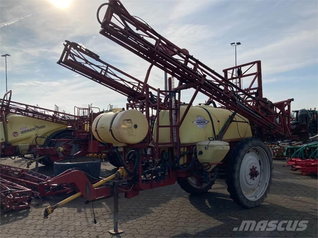 Hardi TZY 2400 牽引型スプレイヤー