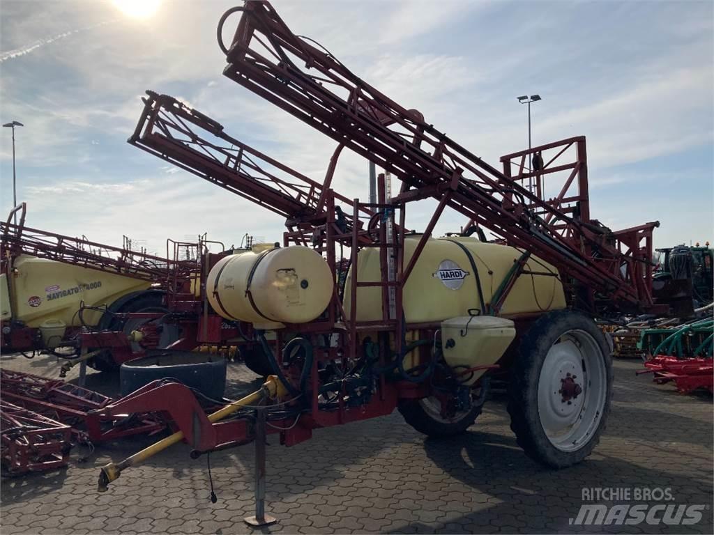 Hardi TZY 2400 牽引型スプレイヤー