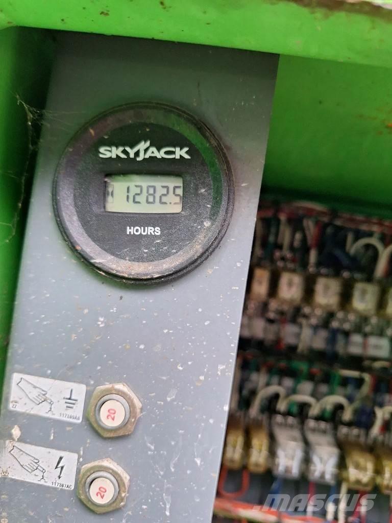 SkyJack SJ-8831 シザースリフト