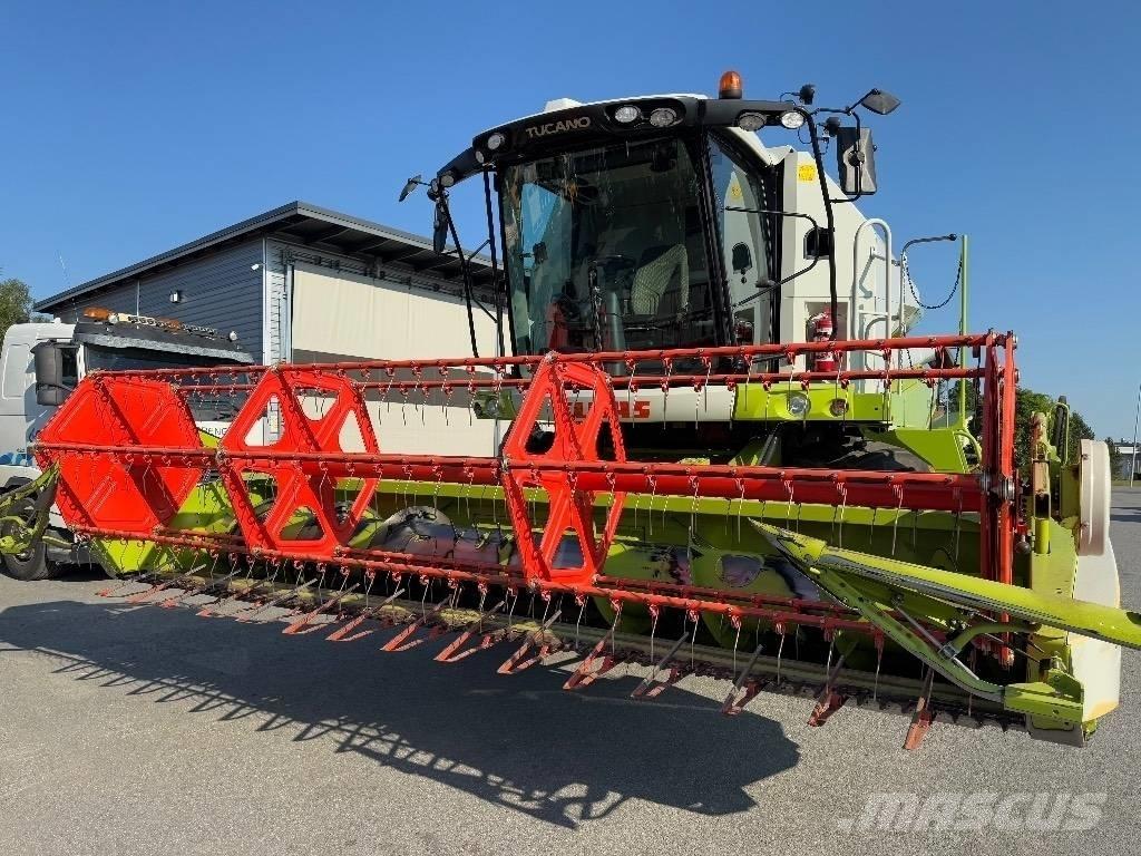 CLAAS Tucano 420 APS コンバイン