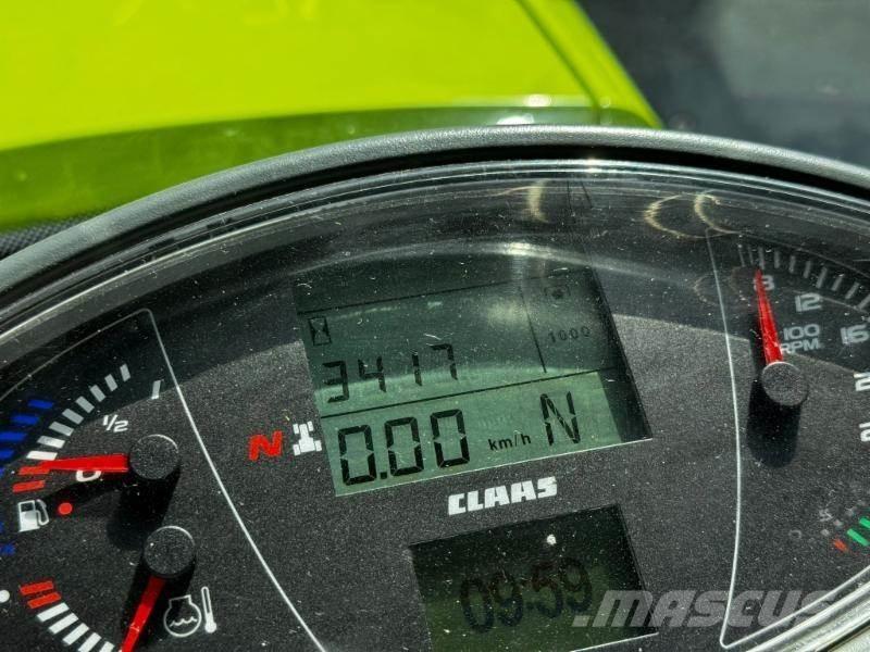 CLAAS AXION 830 トラクター