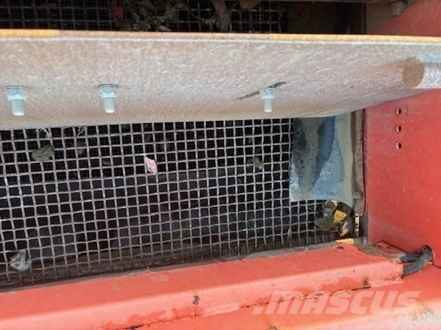 Sandvik QA450 自走式スクリーン