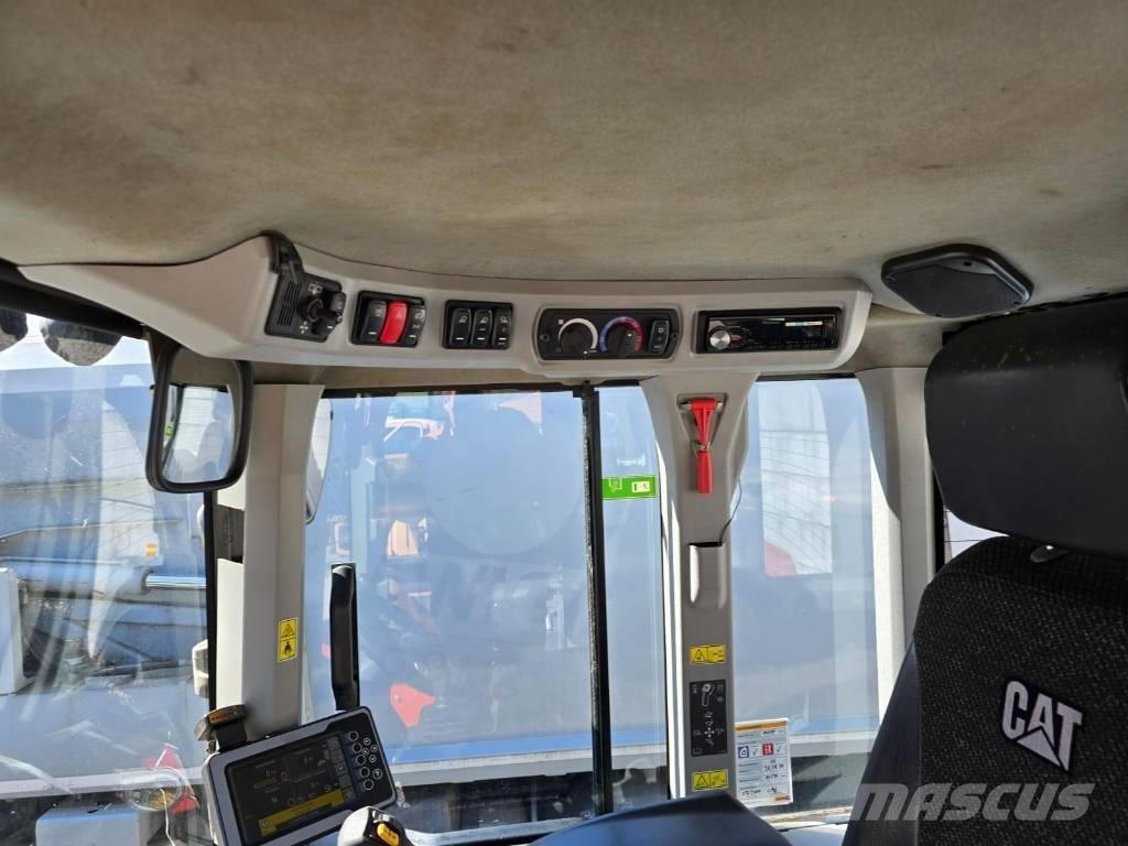 CAT 926M ホイールローダー・タイヤショベル