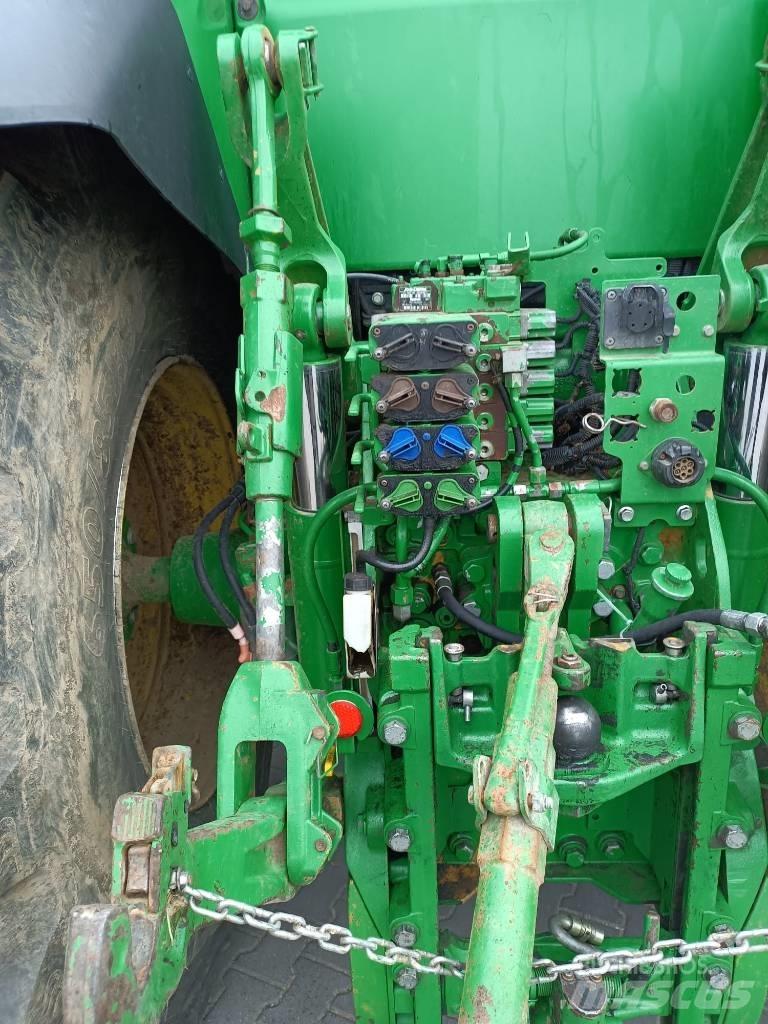 John Deere 7215 R トラクター
