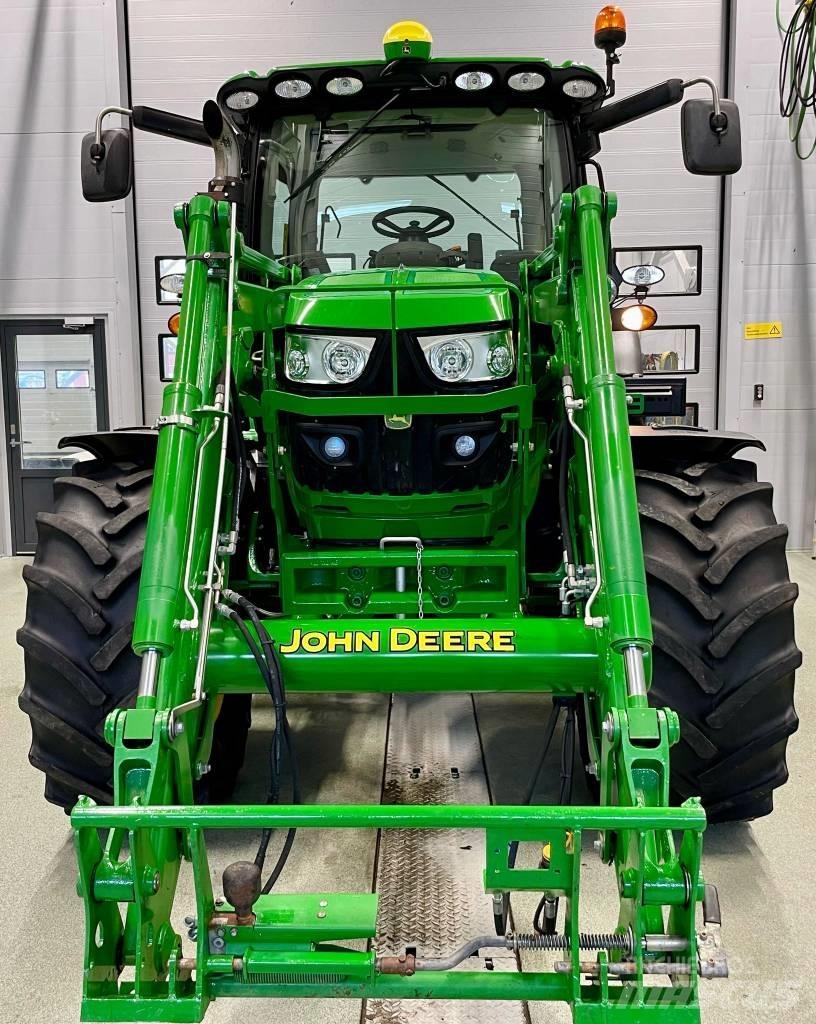 John Deere 6125 R トラクター