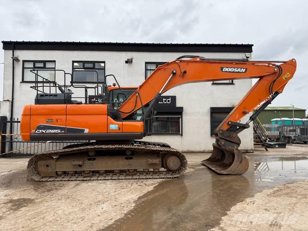 Doosan DX 225 LC-5 大型油圧ショベル12t以上（パワーショベル・ユンボ）