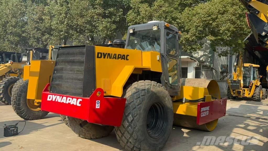 Dynapac CA 251 D 振動ローラ