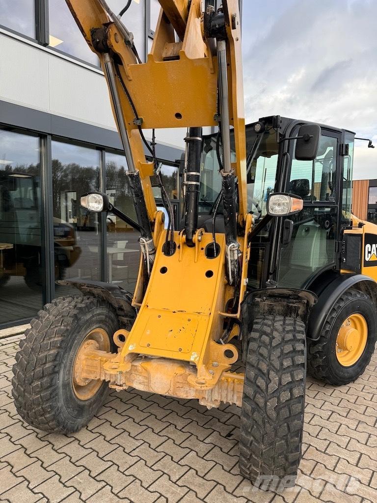 CAT 906M ホイールローダー・タイヤショベル