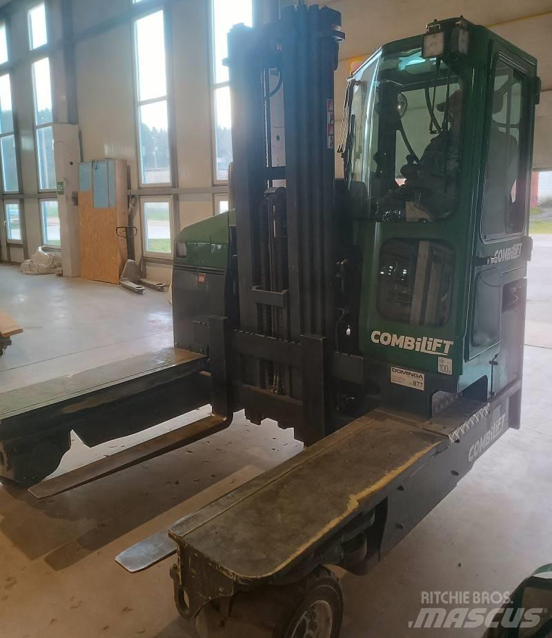 Combilift C4000 MK4 全方向リーチ型フォークリフト