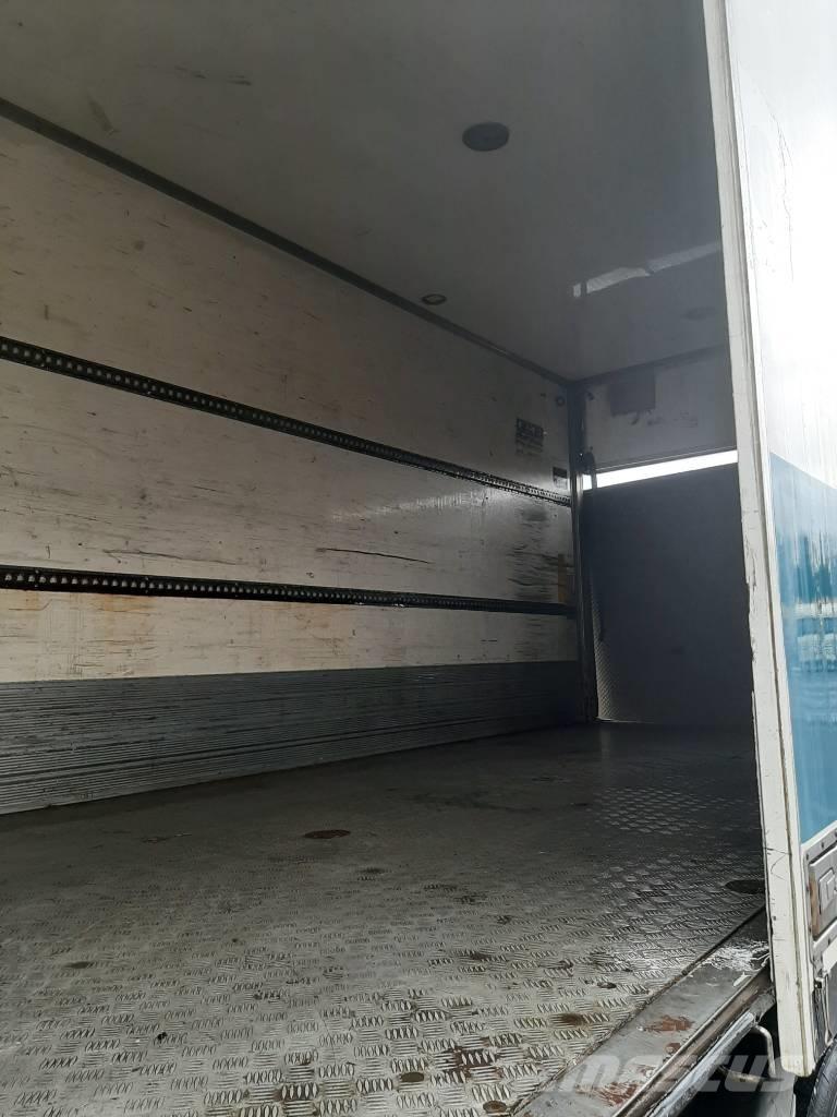 Volvo FE 320 冷凍冷蔵車