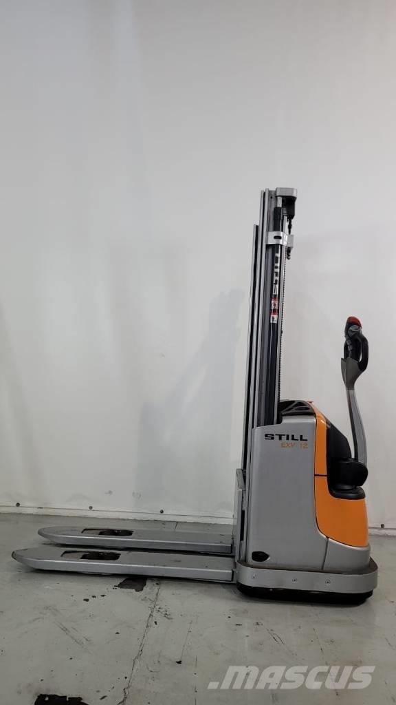 Still EXV 12 自走式スタッカー