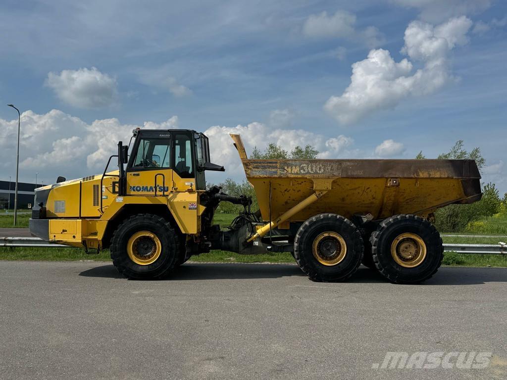 Komatsu HM300-2 アーティキュレート式ダンプトラック