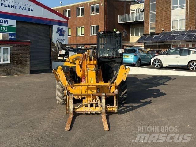 JCB 535-125 テレスコーピックハンドラー