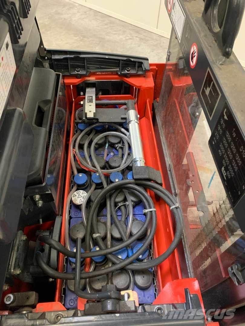 Linde D10 自走式スタッカー