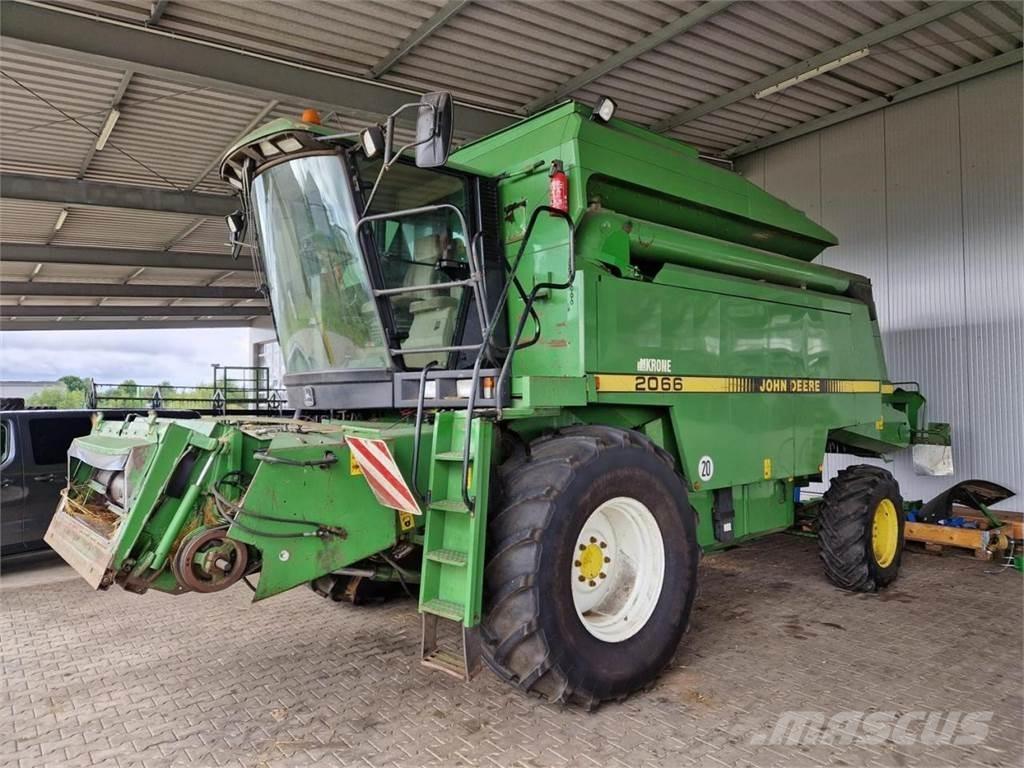 John Deere 2066 コンバイン