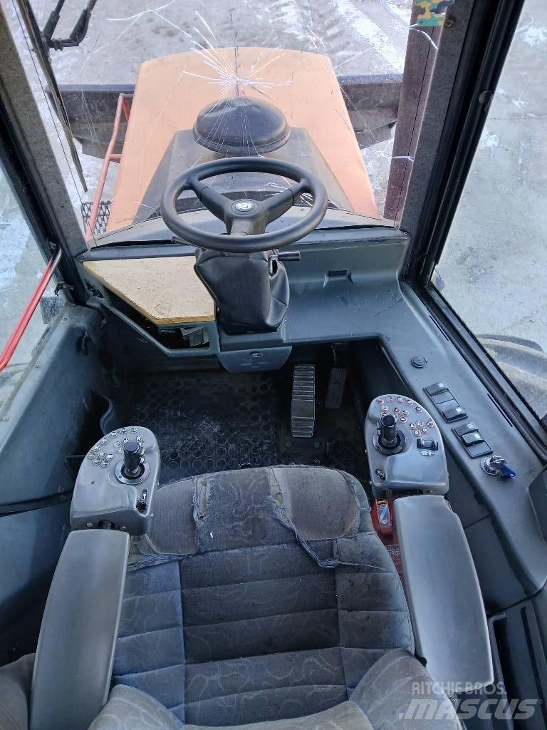 Komatsu 840.3 フォワーダー
