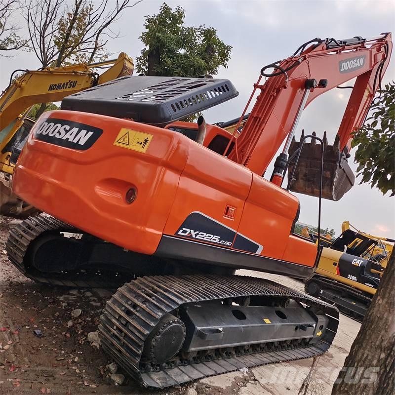 Doosan DX 225 大型油圧ショベル12t以上（パワーショベル・ユンボ）