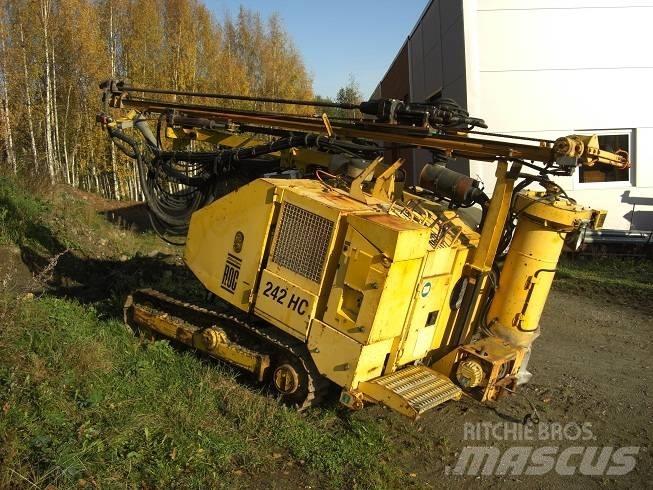 Atlas Copco ROC 242 サーフェイスドリルリグ