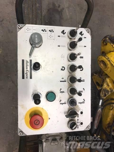 Atlas Copco ROC 242 サーフェイスドリルリグ