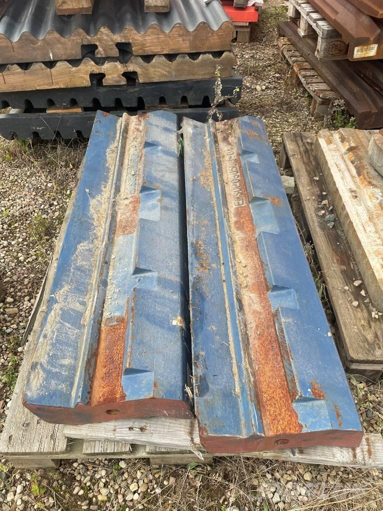 SBM 1312 自走式クラッシャー