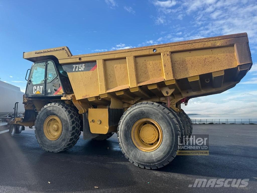 CAT 775 F リジットフレーム式ダンプトラック