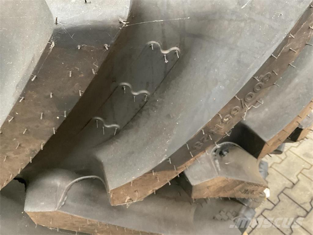 BKT 600/65R28 タイヤ、ホイル、リム