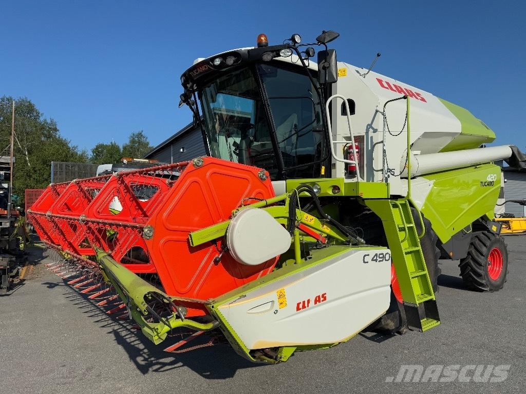 CLAAS Tucano 420 コンバイン