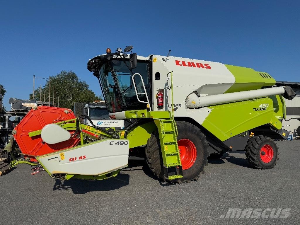 CLAAS Tucano 420 コンバイン