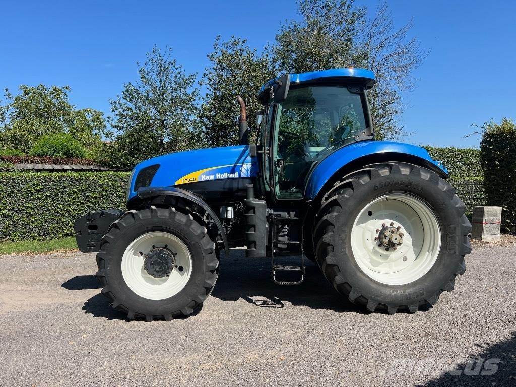 New Holland T 7040 トラクター