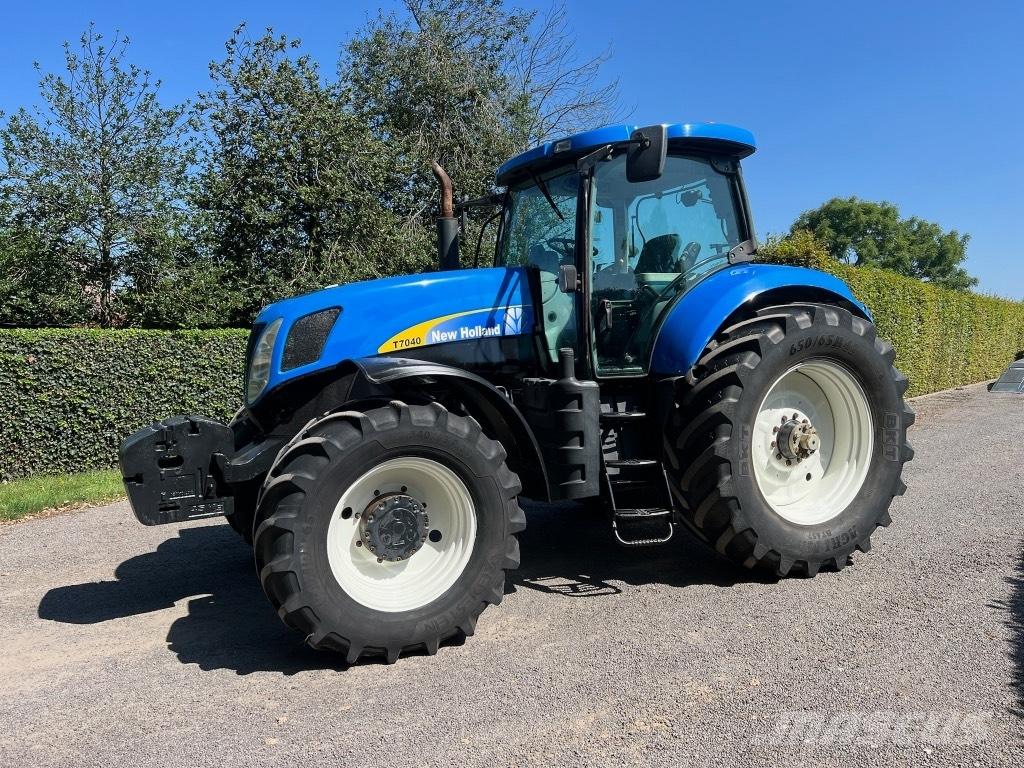 New Holland T 7040 トラクター