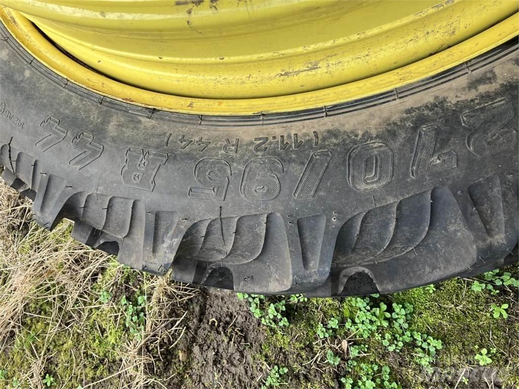 Taurus 270/95R44 タイヤ、ホイル、リム