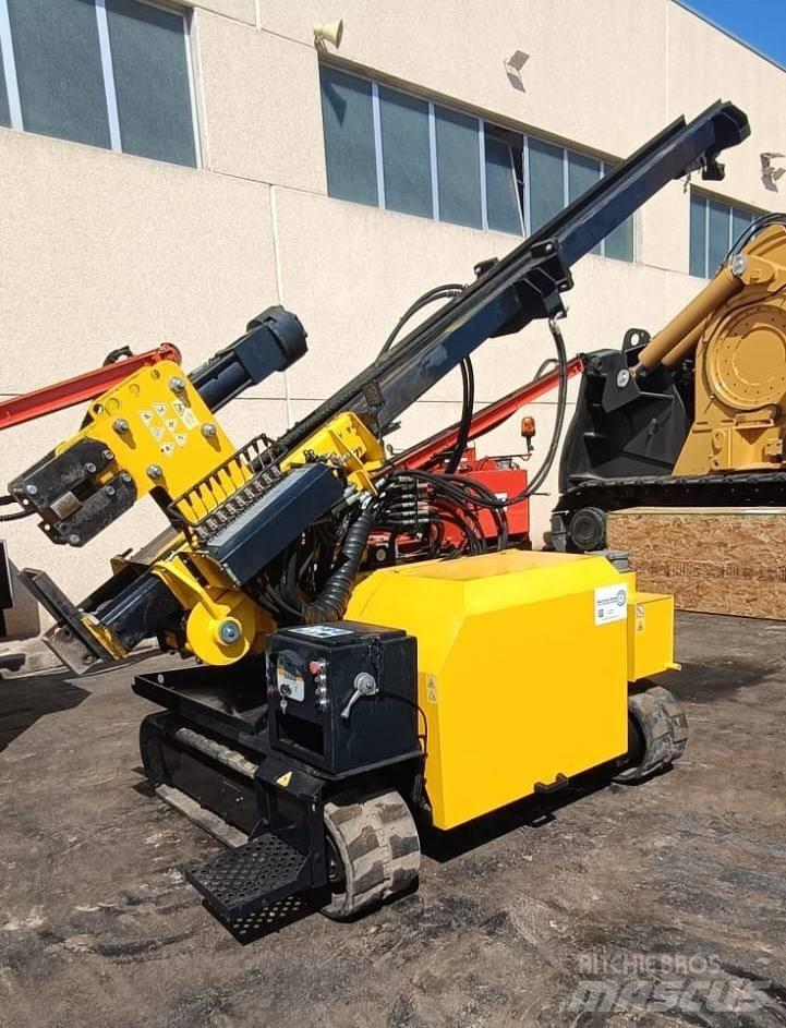  MGI Tonker 830 振動式パイルドライバー