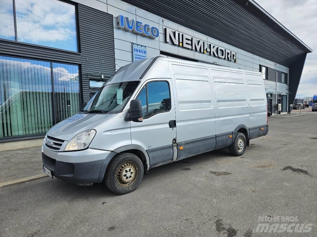 Iveco Daily 35S18 パネルバン
