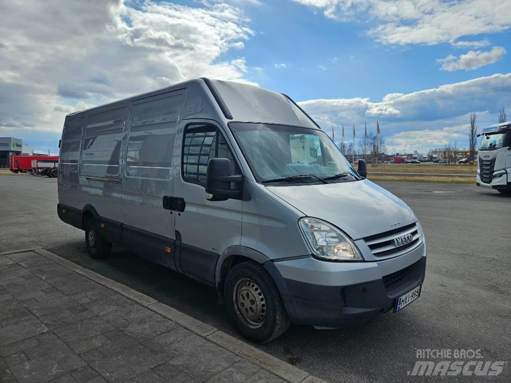 Iveco Daily 35S18 パネルバン