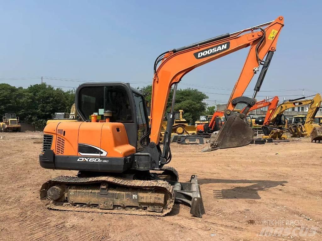 Doosan DX 60 大型油圧ショベル12t以上（パワーショベル・ユンボ）