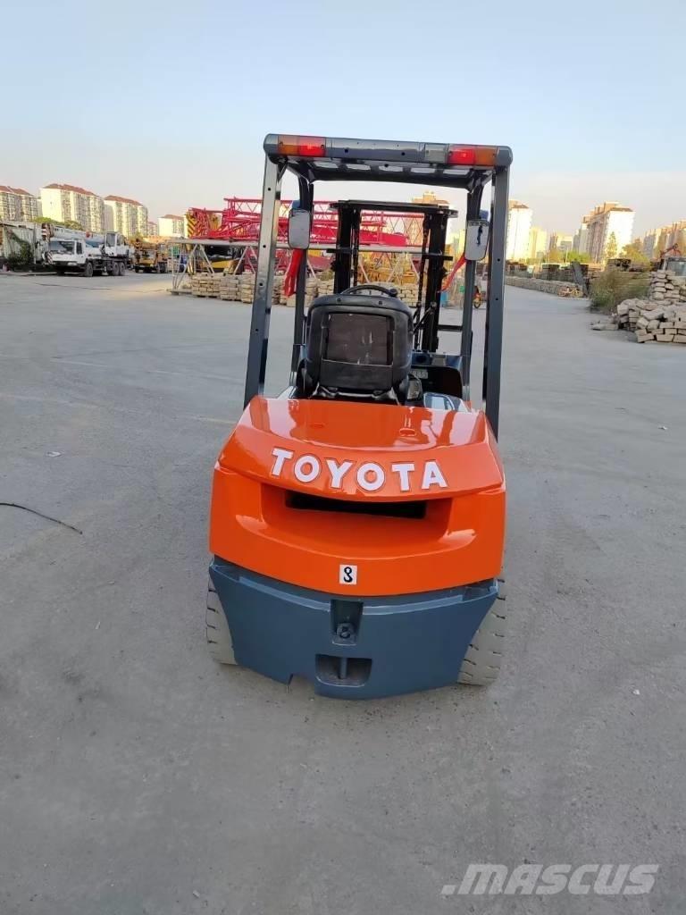 Toyota FD 30 ディーゼル・軽油