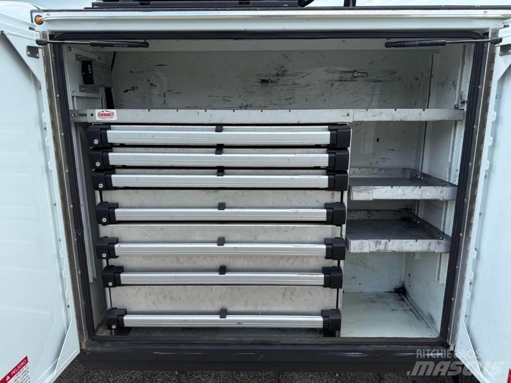 RAM 5500 TRADESMAN 多目的／汎用車両