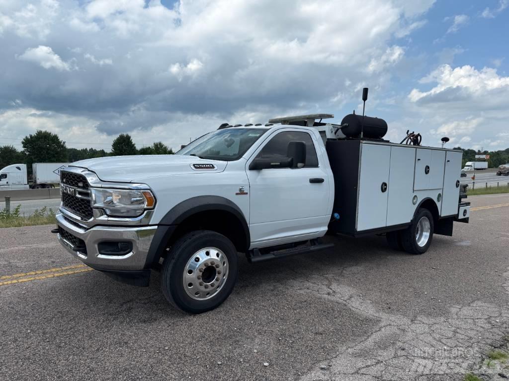 RAM 5500 TRADESMAN 多目的／汎用車両