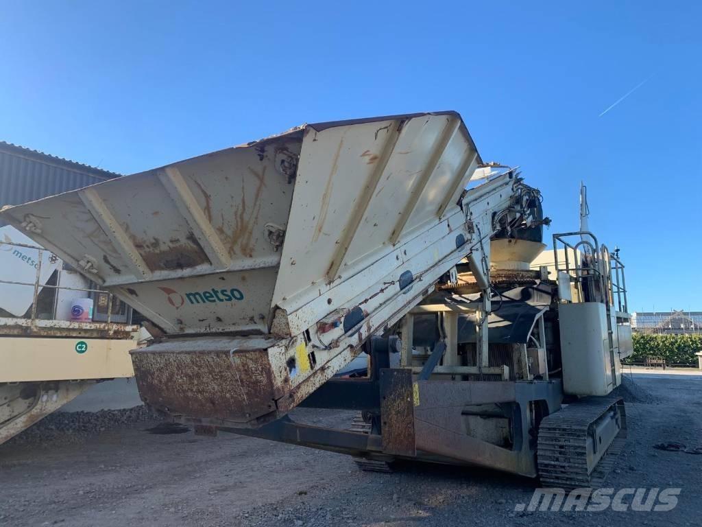 Metso LT 200 HP 自走式クラッシャー