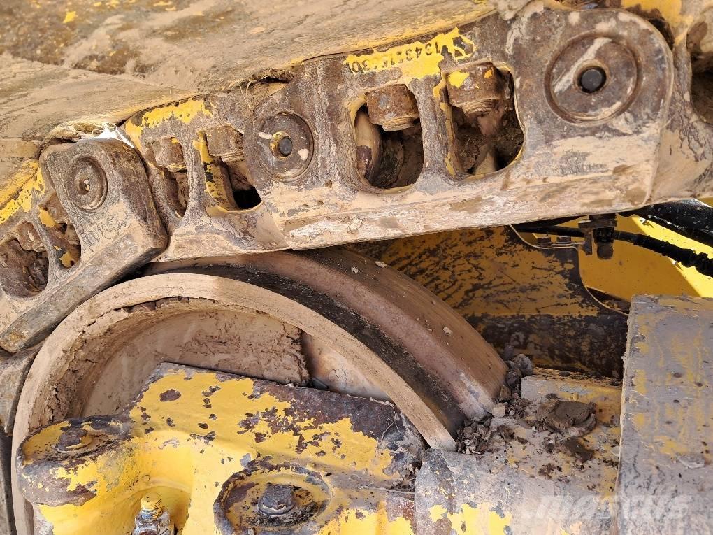Komatsu D61PXI-24E0 ブルドーザー