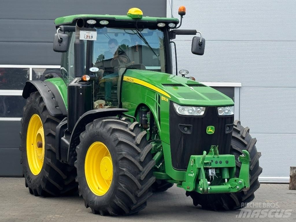 John Deere 8310 R トラクター