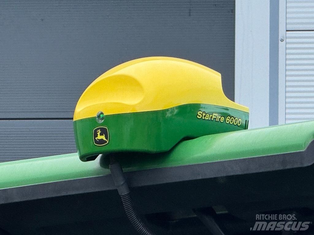 John Deere 8310 R トラクター
