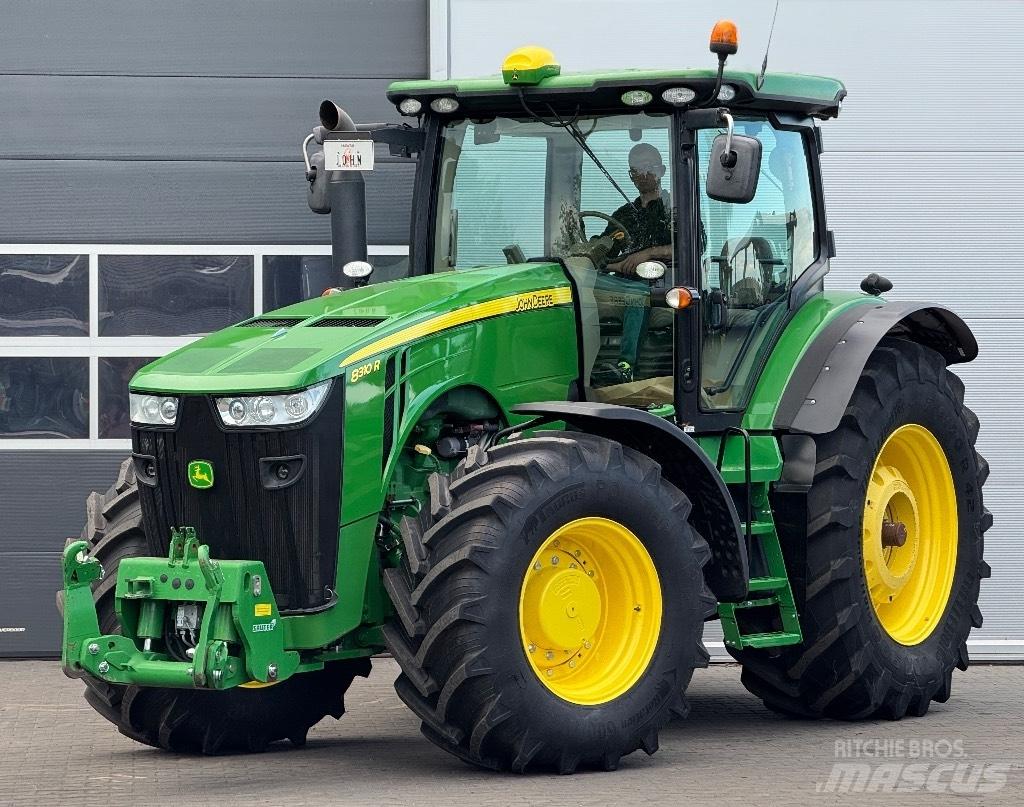 John Deere 8310 R トラクター