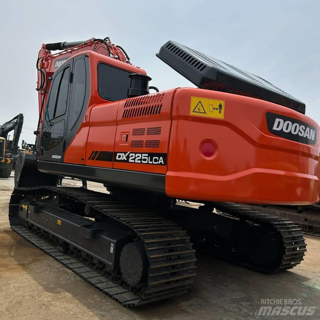 Doosan DX 225 LC 大型油圧ショベル12t以上（パワーショベル・ユンボ）